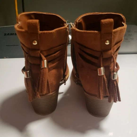 Boots - Picture 2 of 3